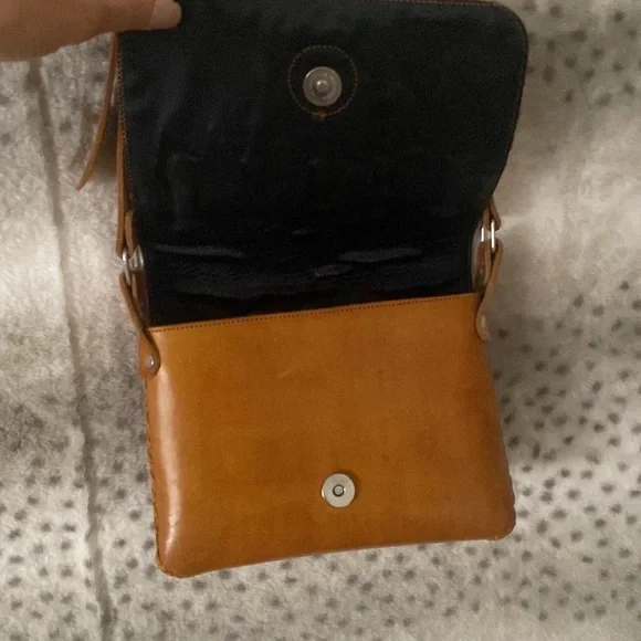 Leather Crossbody bag - 8x6.5 inches - Picture 6 of 9